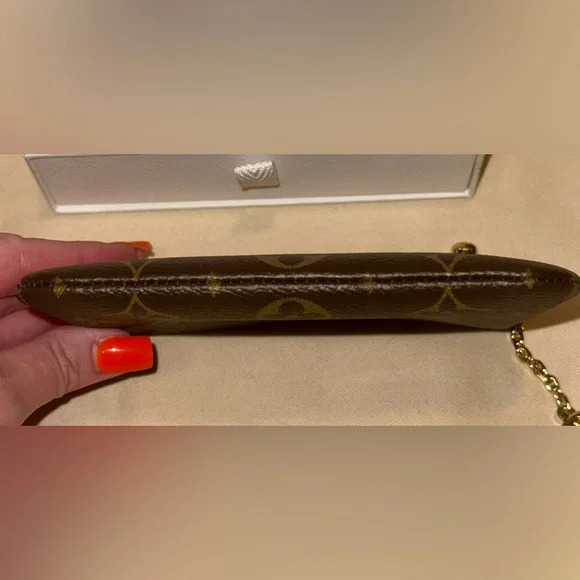 Louis Vuitton Key Pouch S - Picture 4 of 11